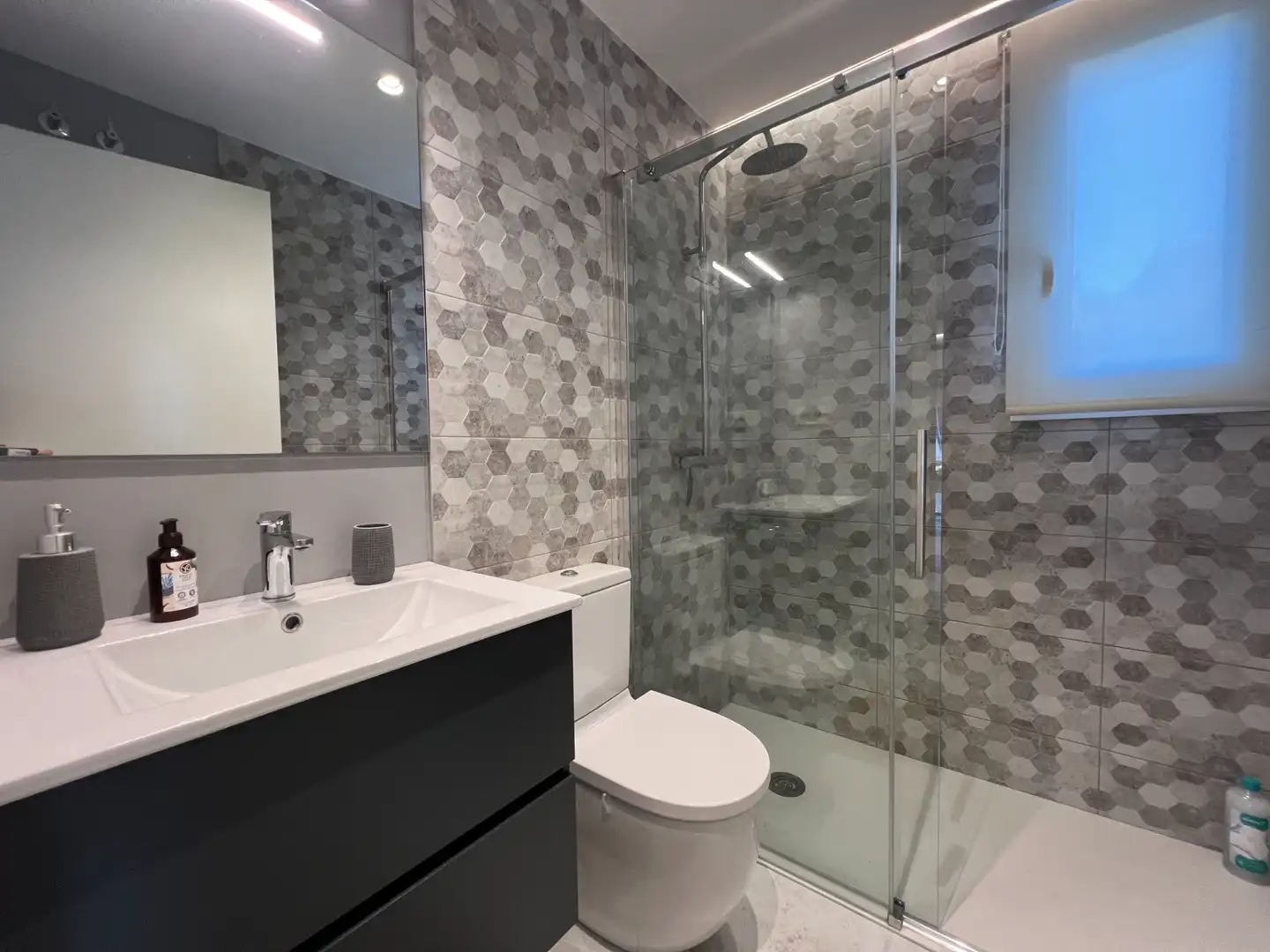 Bathroom of Houses for rent in Castelldefels  with Air Conditioner, Heating and Private garden