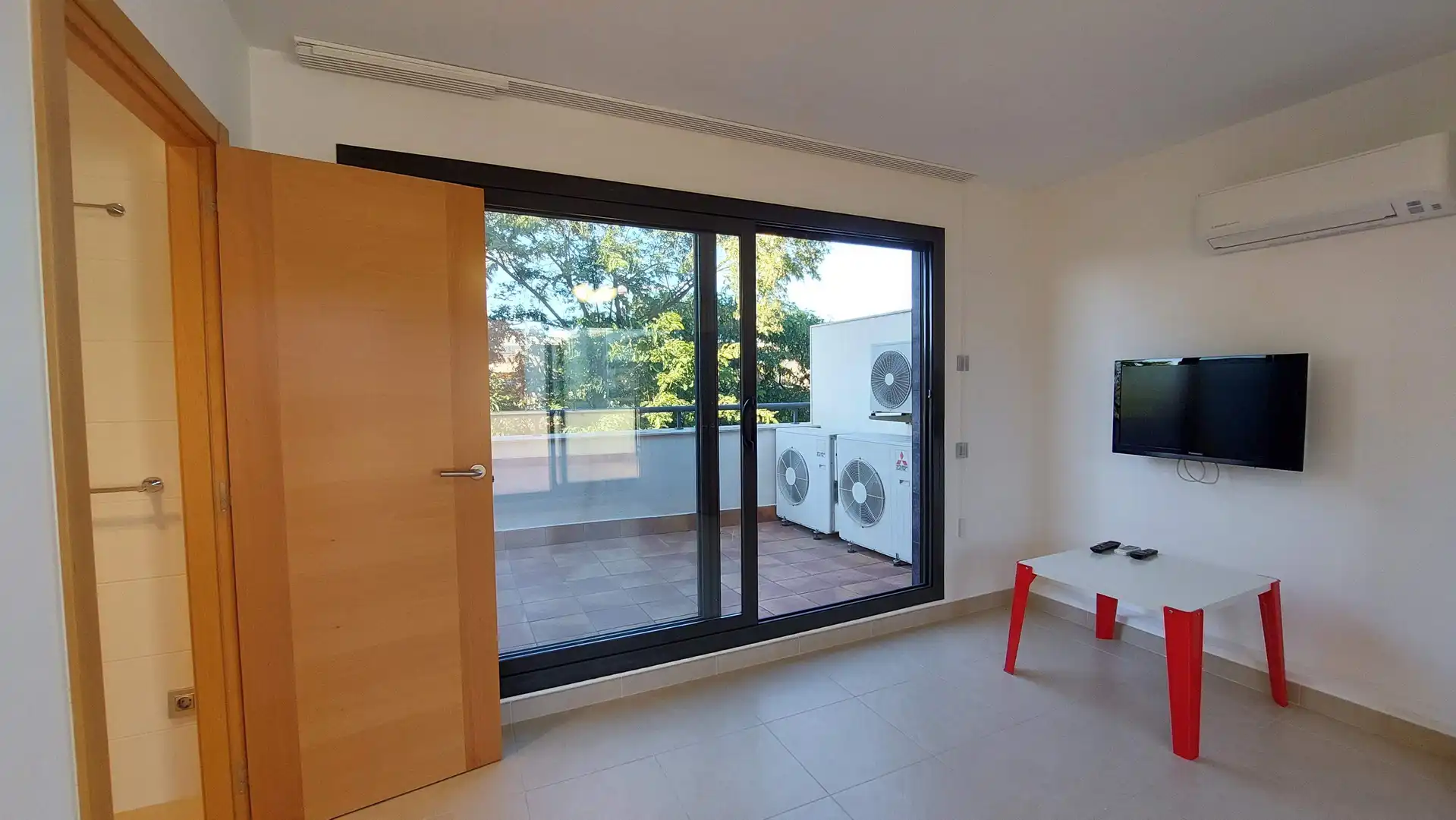 Sala de estar de Casa adosada en venta en Salou con Aire acondicionado, Calefacción y Jardín privado