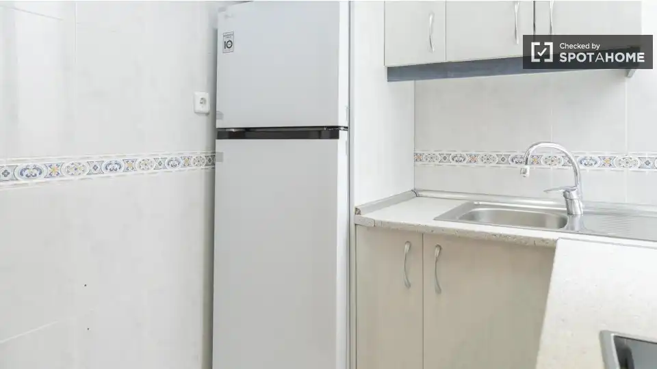 Kitchen of Flat for rent in Madrid  with Air Conditioner, Heating and Furnished
