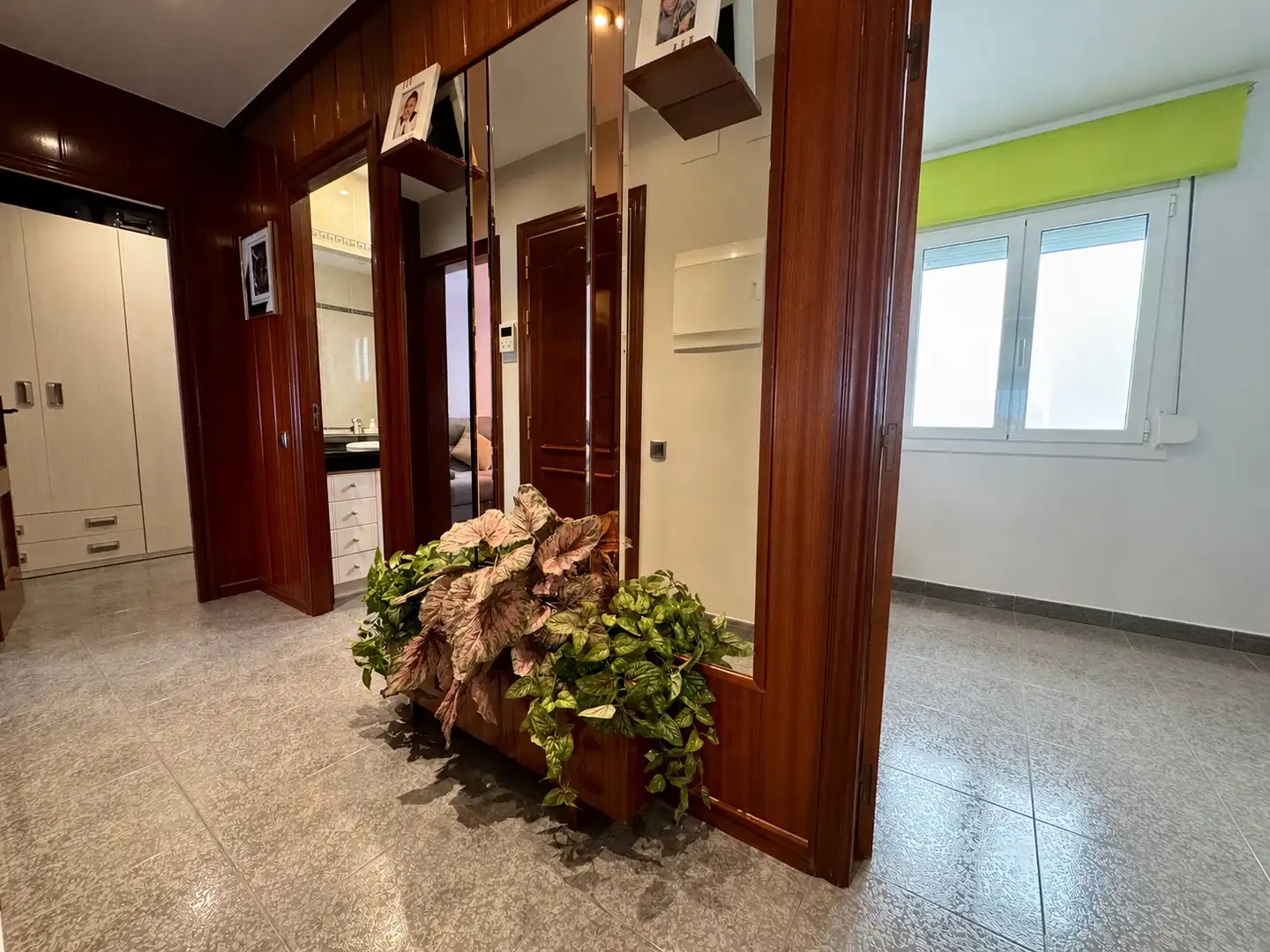 Piso en venta en Sant Boi de Llobregat con Aire acondicionado, Terraza y Trastero