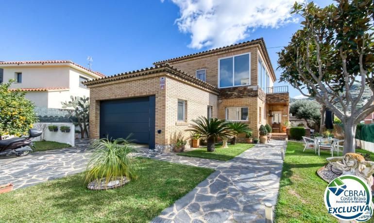 Exterior view of House or chalet for sale in Roses  with Air Conditioner and Swimming Pool
