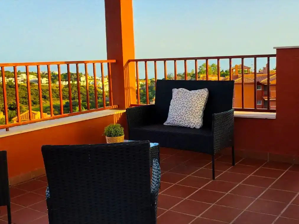 Terrasse von Wohnung zur Miete in Marbella mit Klimaanlage, Privatgarten und Schwimmbad