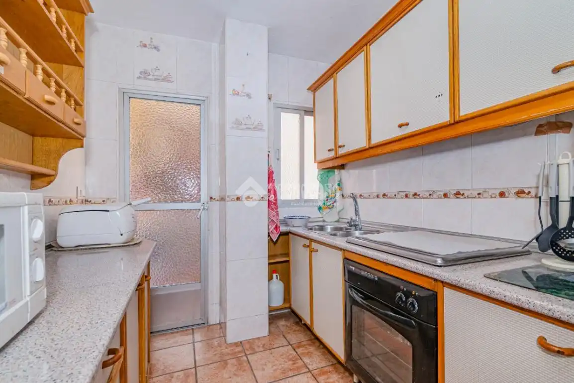 Cocina de Piso en venta en Granada con Calefacción y Balcón