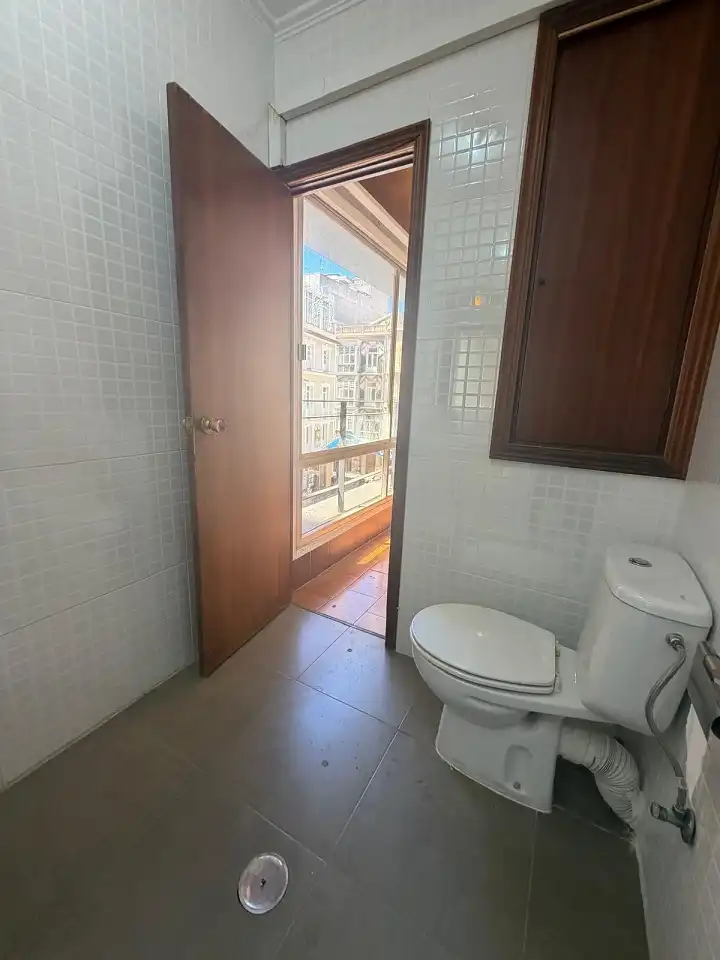 Bathroom of Office for rent in Cartagena  with Air Conditioner and Heating