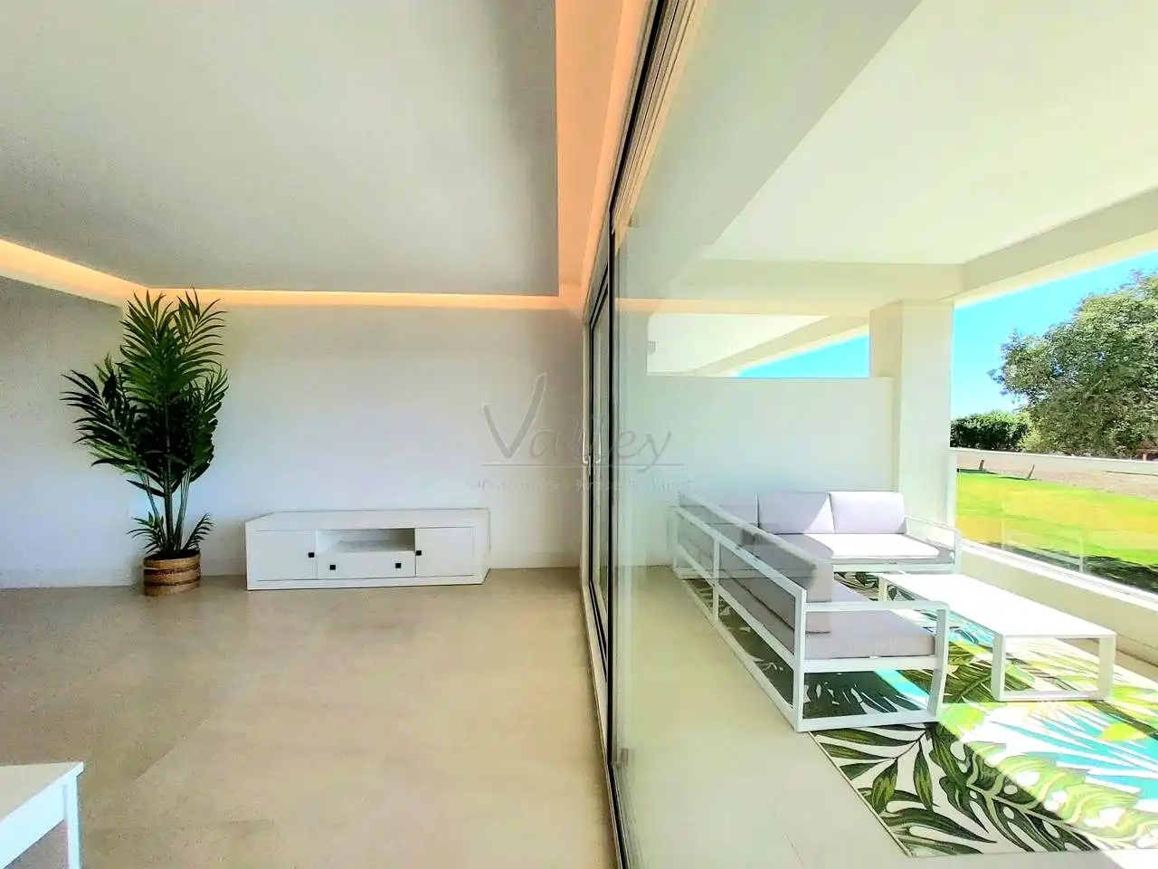 Terrasse von Wohnungen zum Verkauf in Sotogrande mit Klimaanlage, Terrasse und Möbliert
