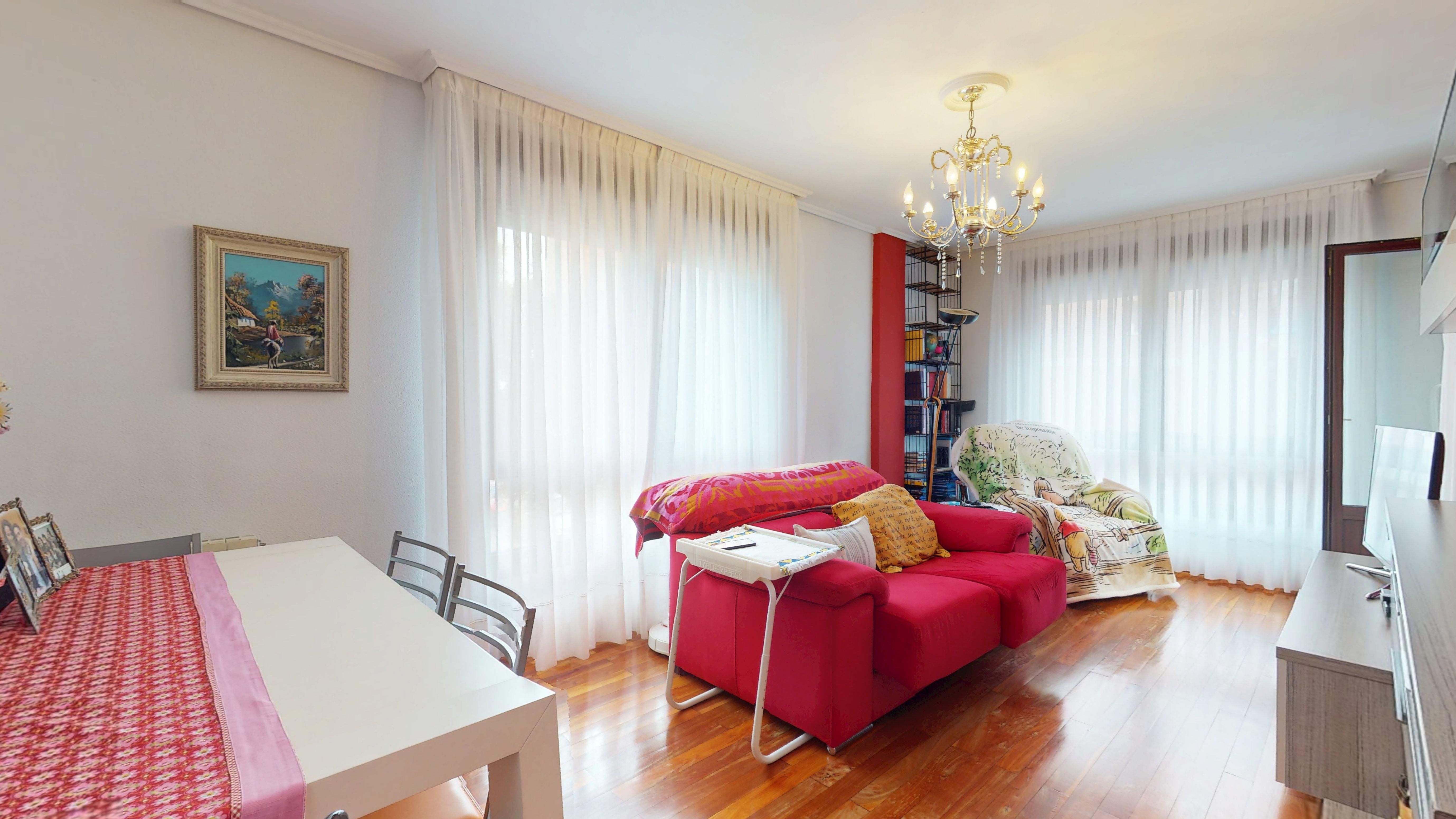 Sala de estar de Piso en venta en Barakaldo  con Calefacción, Terraza y Trastero