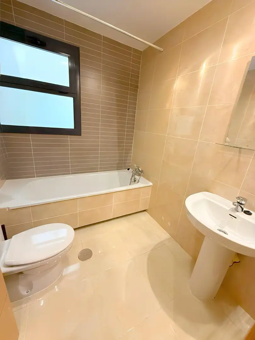 Bathroom of Flat for sale in Torrejón de Ardoz  with Air Conditioner, Heating and Storage room