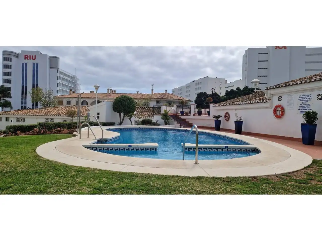 Apartament amb piscina en venda a La Carihuela - Los Nidos