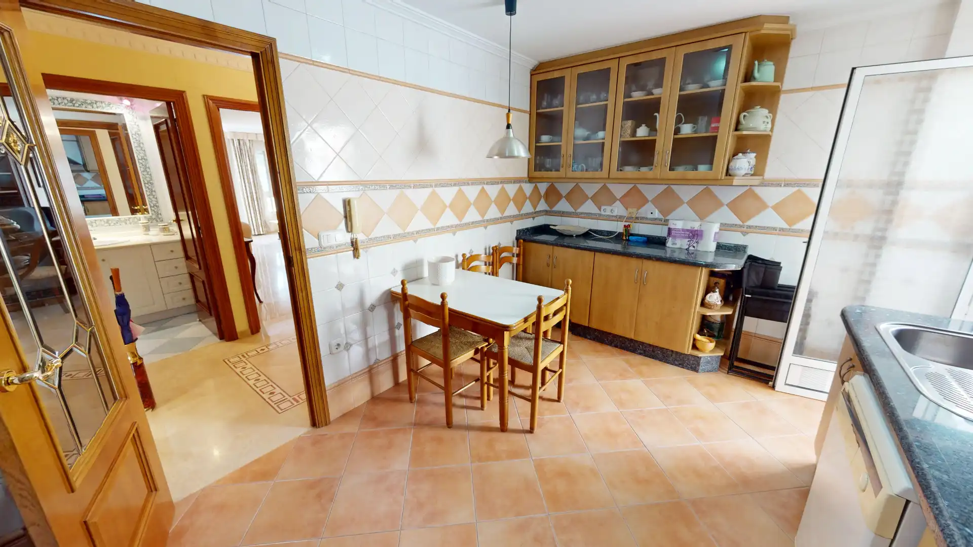 Küche von Wohnung zum Verkauf in Elche / Elx mit Klimaanlage, Heizung und Abstellraum