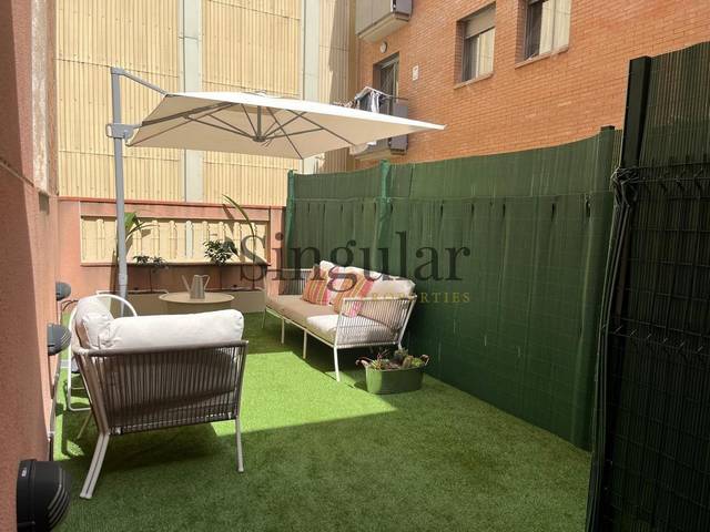 Piso en Venta en Carrer de València en El Camp de l'Arpa del Clot