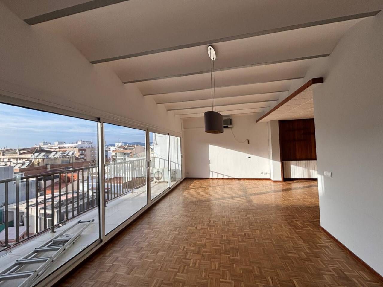 Living room of Duplex for sale in Vilanova i la Geltrú  with Heating, Parquet flooring and Terrace