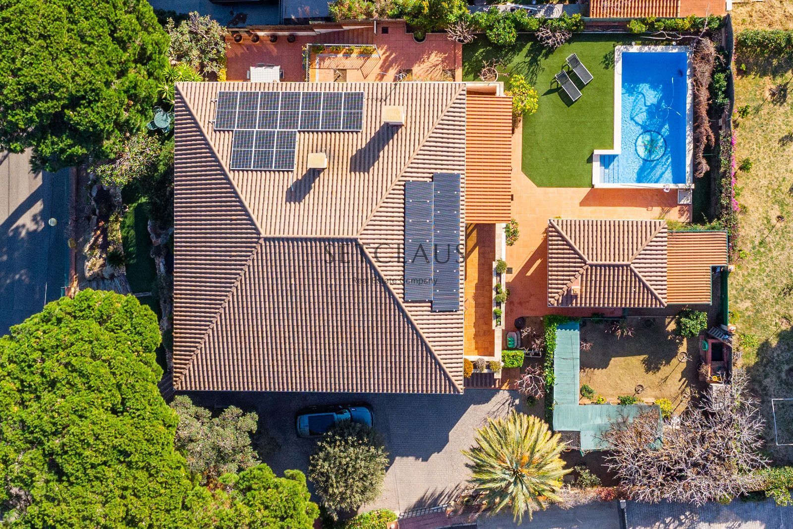 Vista exterior de Casa o xalet en venda en Alella amb Aire condicionat, Calefacció i Jardí privat