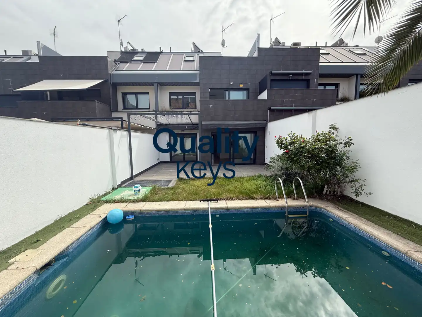 Piscina de Casa o xalet de lloguer en Madrid amb Aire condicionat, Calefacció i Jardí privat