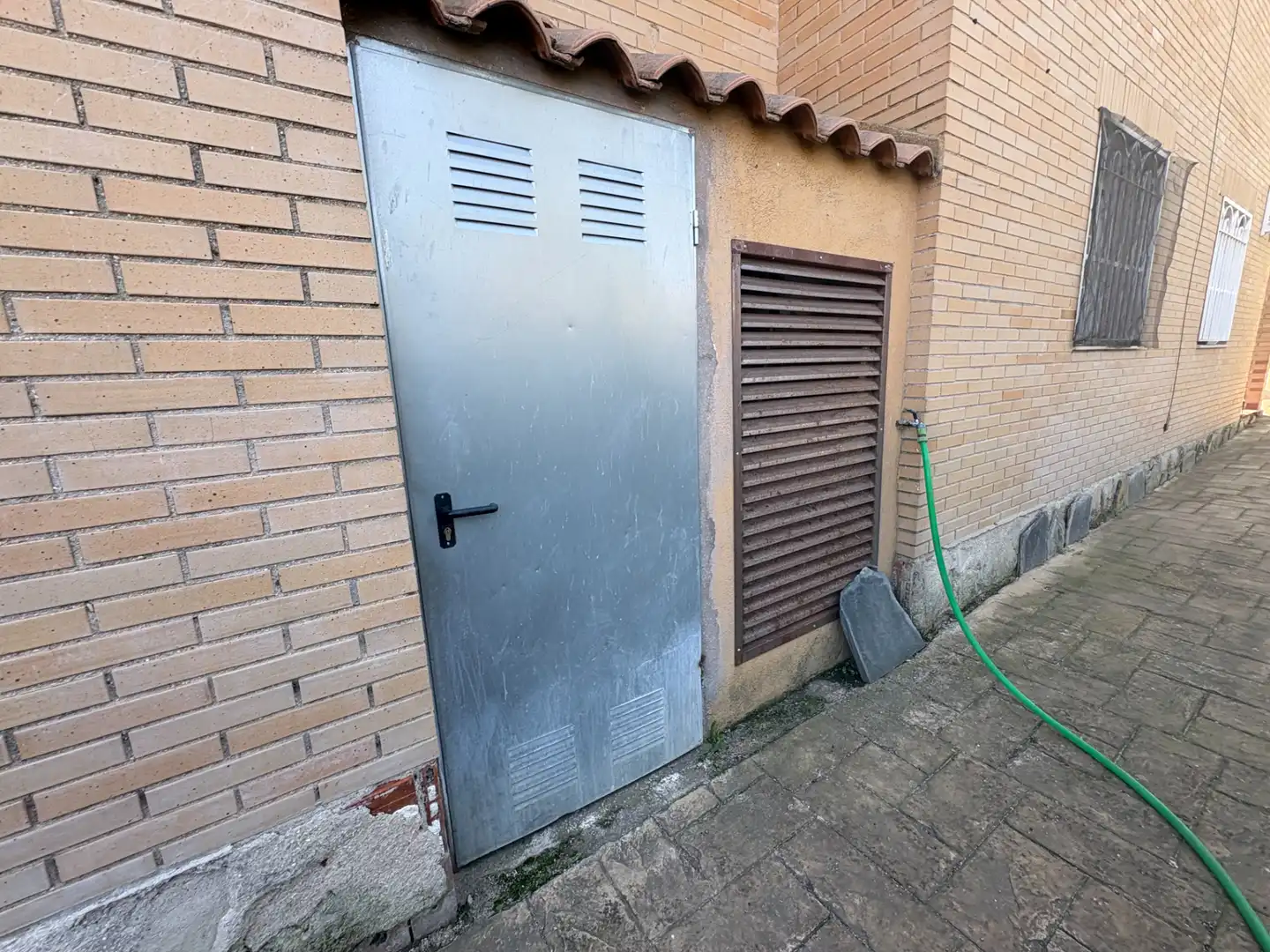 Exterior view of Houses for sale in El Viso de San Juan  with Air Conditioner, Private garden and Parquet flooring