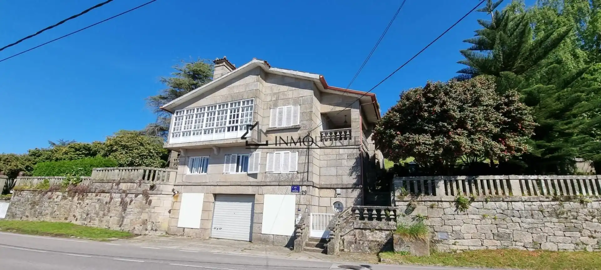 Vista exterior de Casa o xalet en venda en Pontevedra Capital  amb Calefacció, Jardí privat i Terrassa