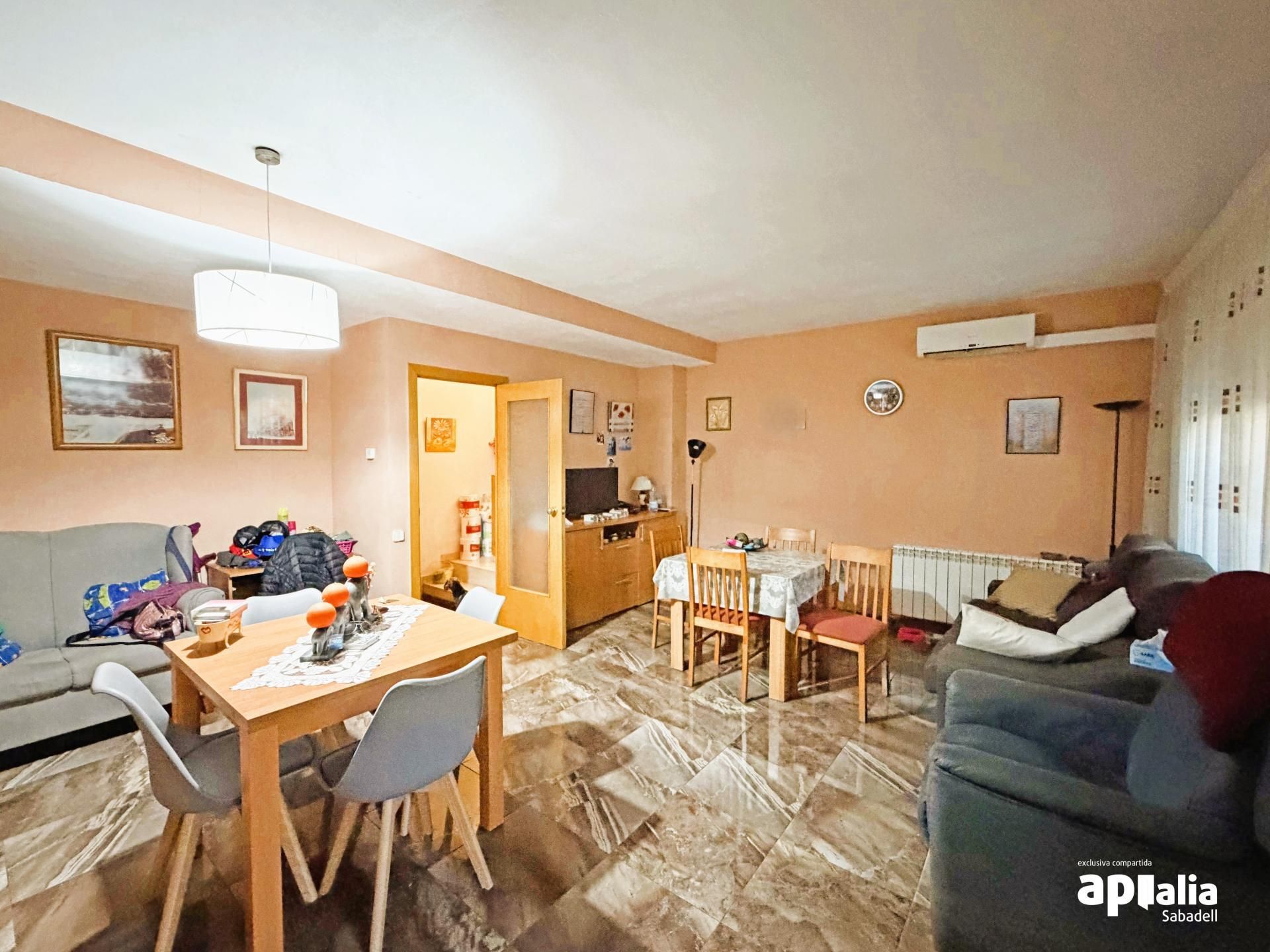 Dormitori de Casa adosada en venda en Sabadell amb Calefacció i Terrassa