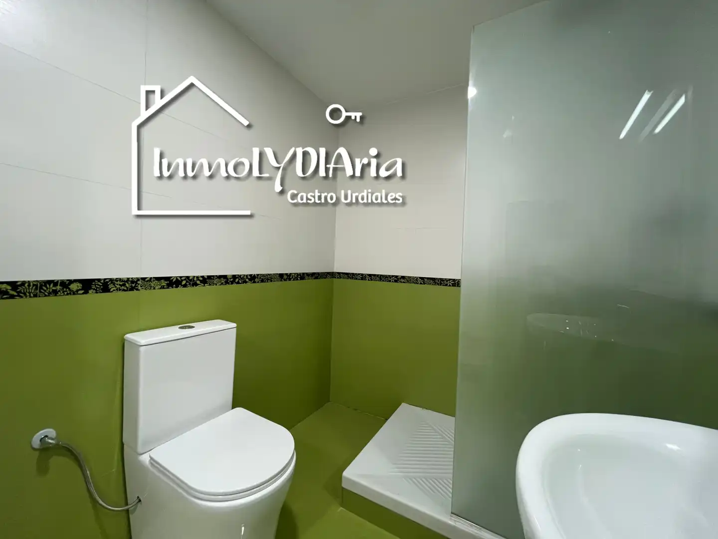 Bathroom of Houses for sale in Castro-Urdiales  with Heating, Private garden and Terrace