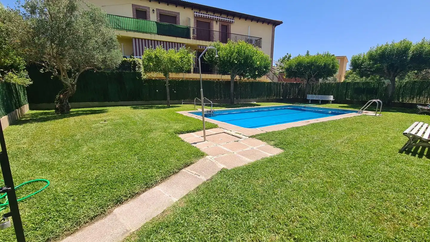 Swimming pool of Houses for sale in La Adrada   with Private garden, Storage room and Balcony