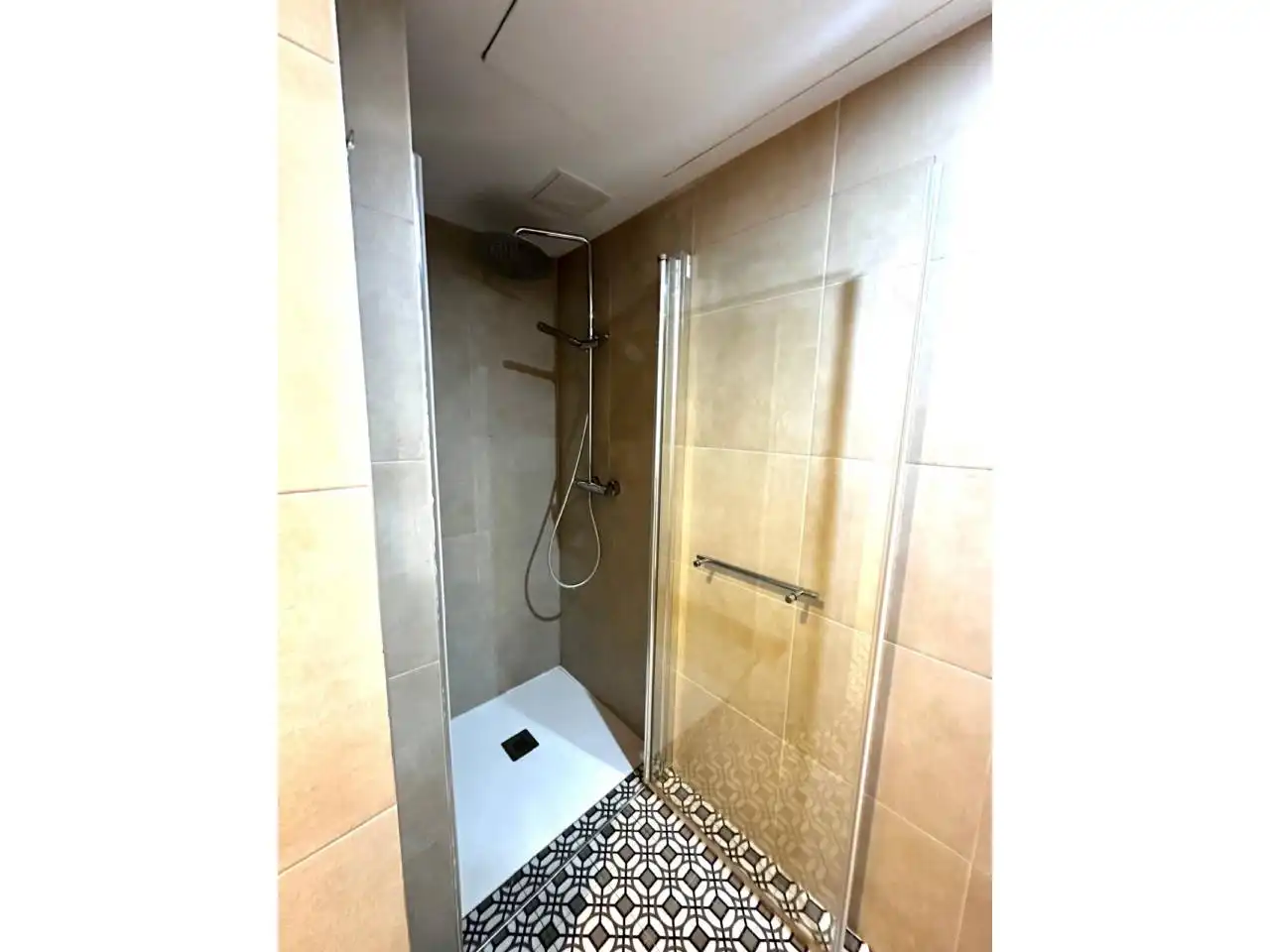Bathroom of Flat for rent in Barcelona  with Air Conditioner, Heating and Parquet flooring