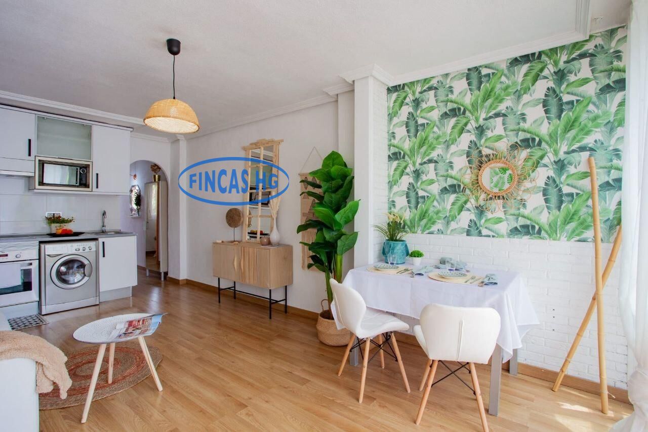 Menjador de Apartament en venda en Alicante / Alacant amb Aire condicionat, Parquet i Piscina comunitària