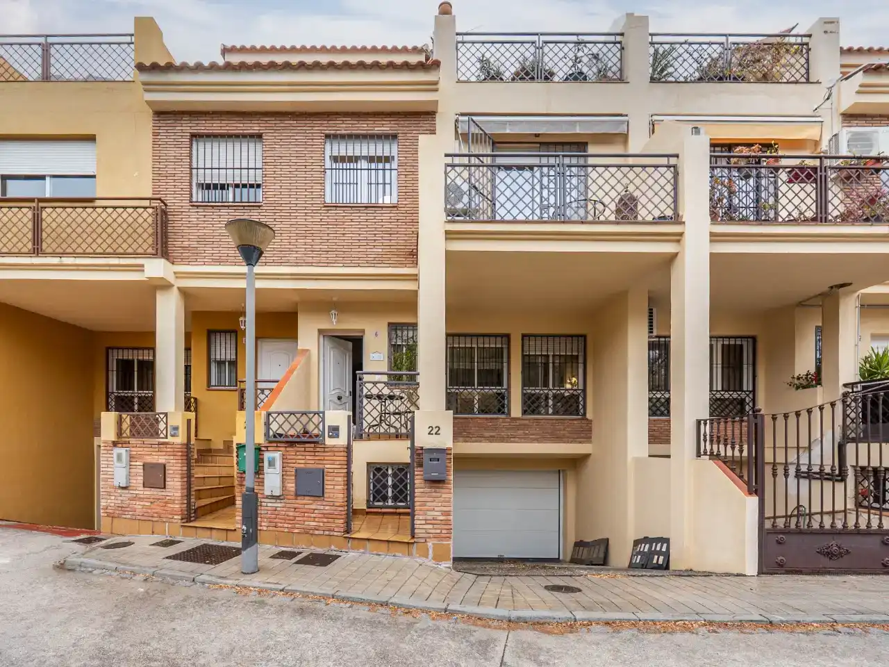 Vista exterior de Piso en venta en Granada con Aire acondicionado, Parquet y Trastero