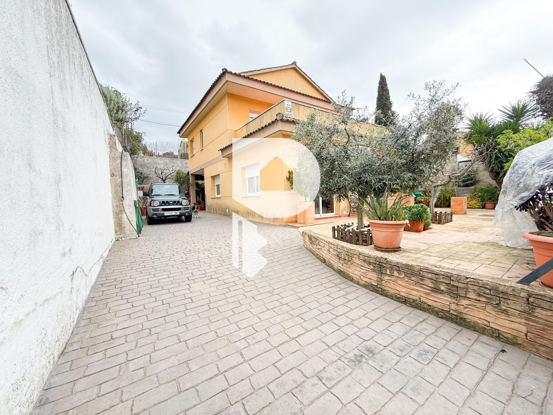 Vista exterior de Casa o xalet en venda en Sant Vicenç Dels Horts amb Aire condicionat, Calefacció i Jardí privat