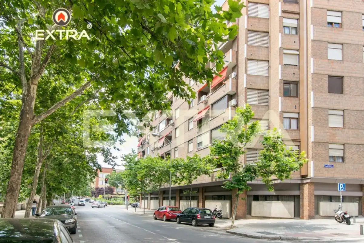 Vista exterior de Piso de alquiler en  Madrid Capital con Parquet y Terraza