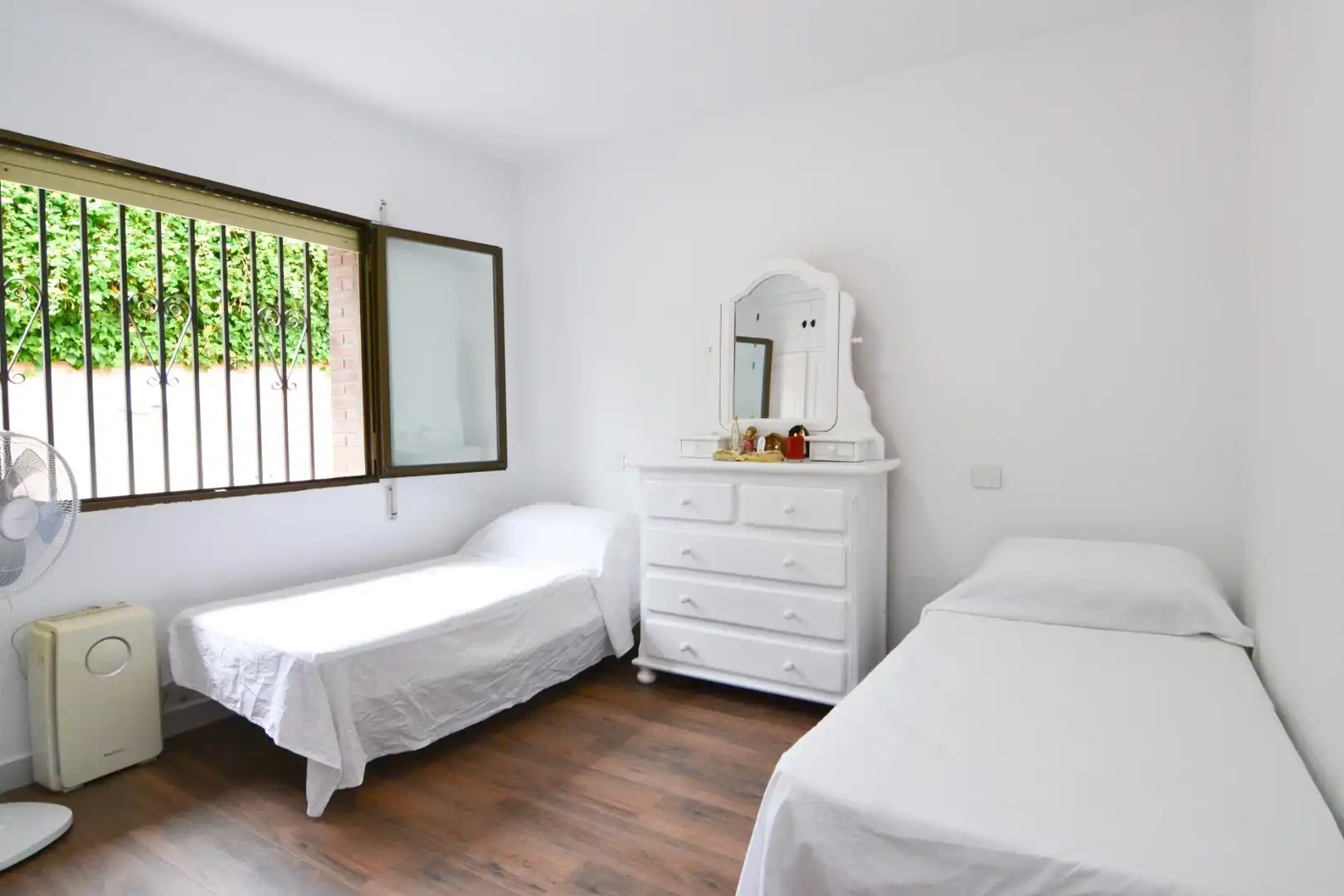 Bedroom of Houses for sale in Casarrubios del Monte  with Air Conditioner, Heating and Private garden