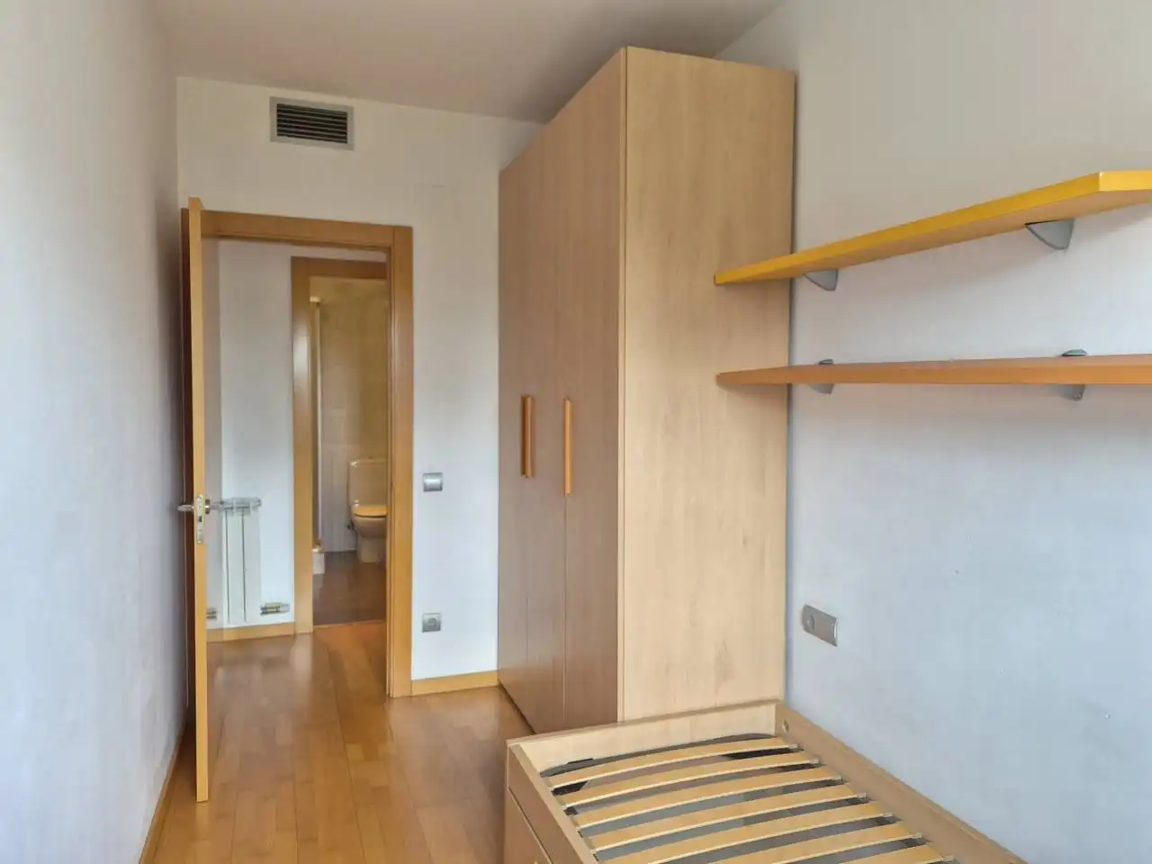Dormitori de Pis en venda en Terrassa amb Aire condicionat, Calefacció i Parquet