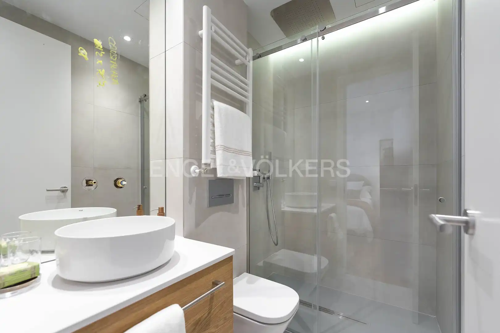 Badezimmer von Wohnung zur Miete in Madrid mit Klimaanlage, Heizung und Möbliert