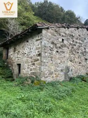 Maison rustique avec jardin à vendre à Luena