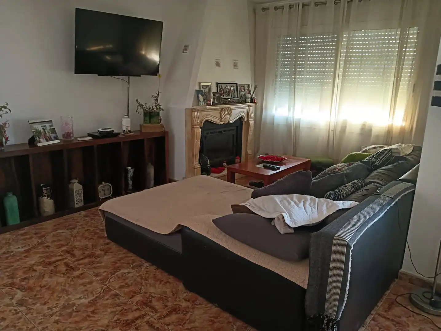 Sala de estar de Casa adosada en venta en Vilanova i la Geltrú con Aire acondicionado, Calefacción y Jardín privado