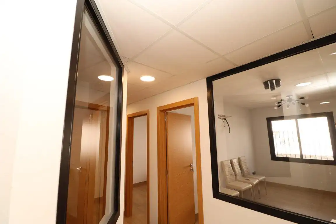 Office for rent in Alhaurín El Grande  with Air Conditioner and Furnished