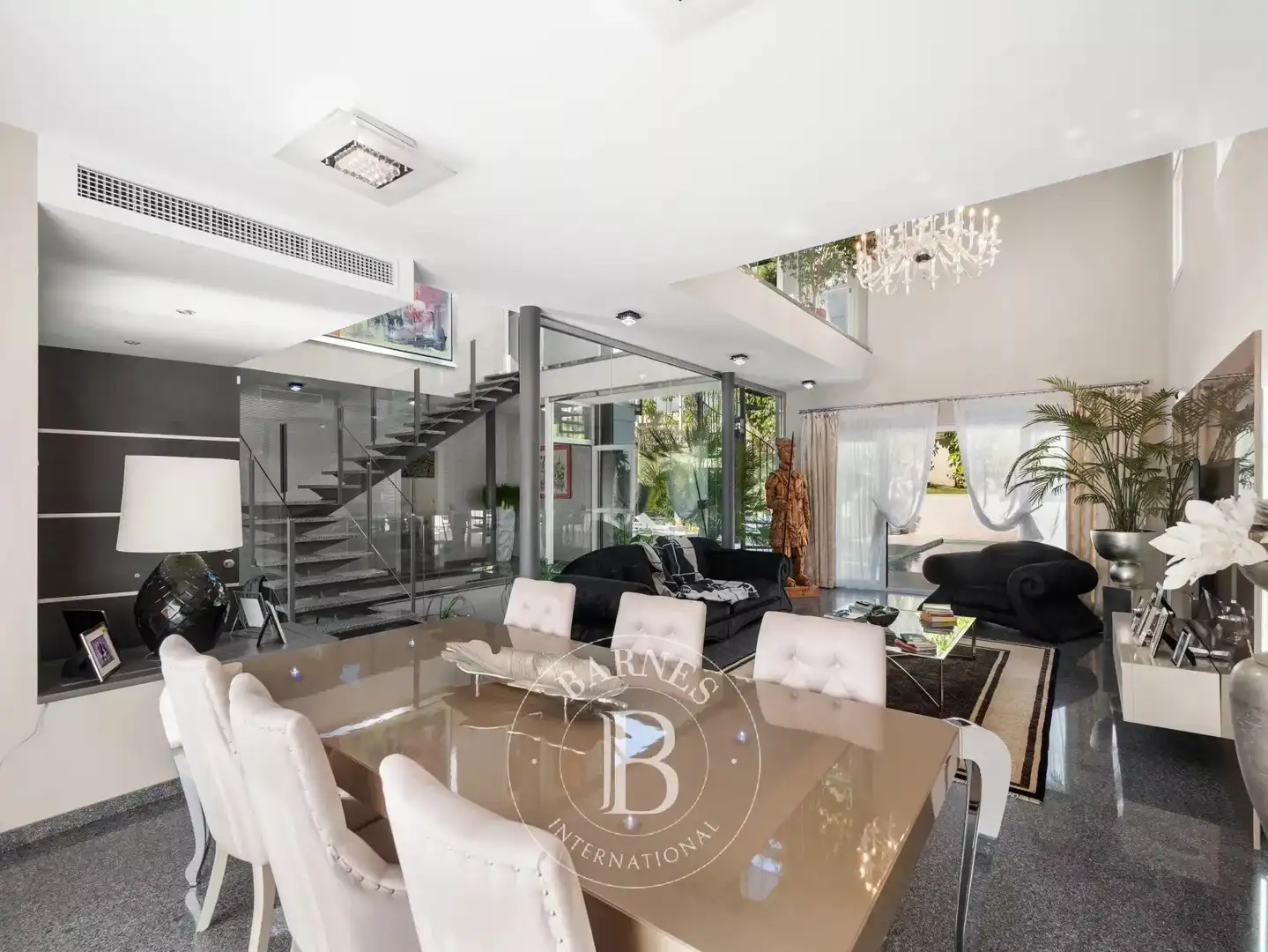 Sala d'estar de Casa o xalet en venda en Marbella amb Aire condicionat, Calefacció i Piscina