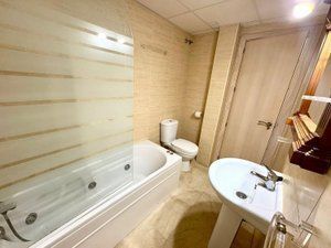 Bany de Apartament en venda en Guaro amb Terrassa i Traster