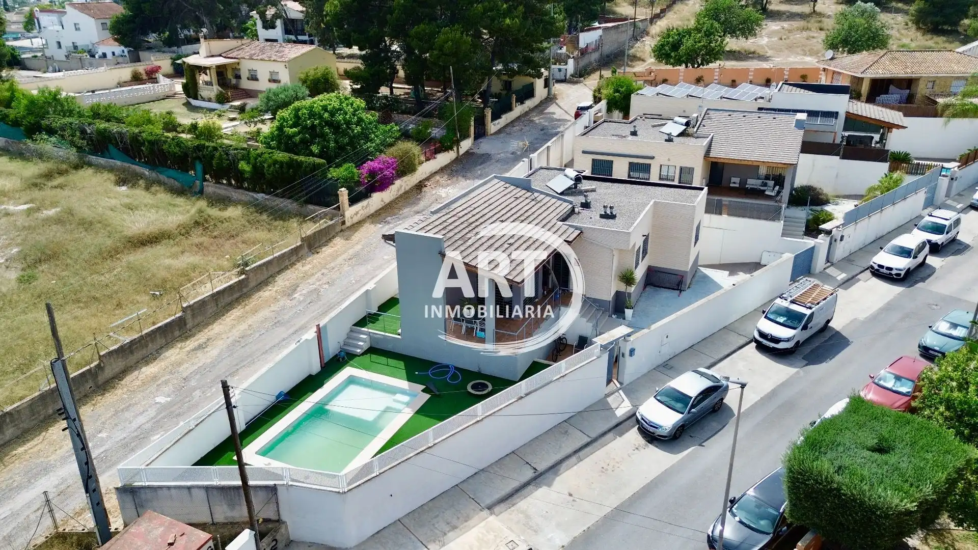 Vista exterior de Casa o xalet en venda en La Pobla de Vallbona amb Aire condicionat, Calefacció i Jardí privat