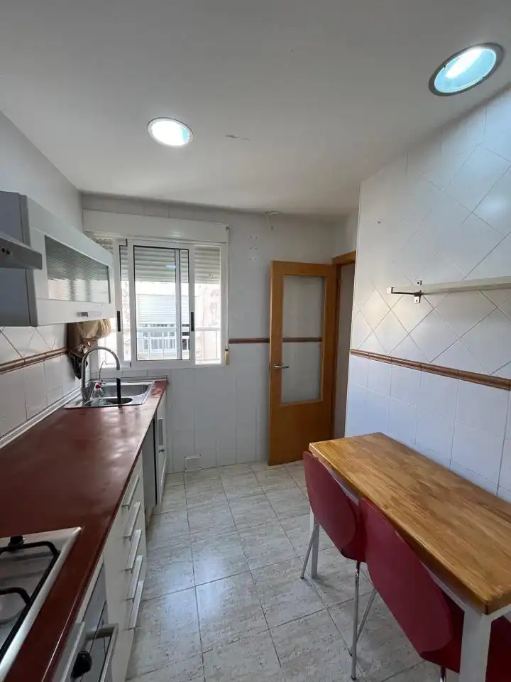 Flat for rent in El Raval - Portes Encarnades