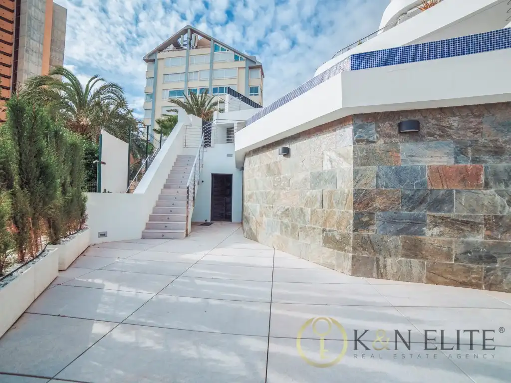Vista exterior de Dúplex en venta en Benidorm con Aire acondicionado y Piscina