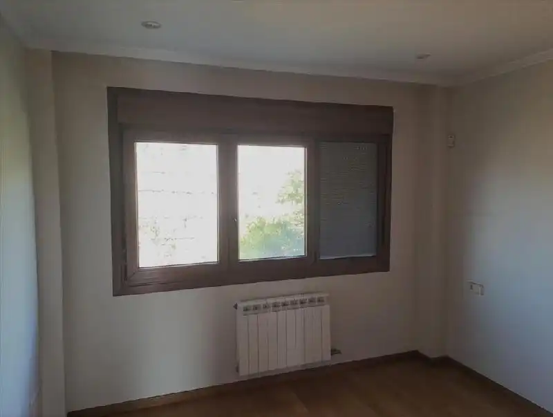 Habitación de Casa adosada en venta en Vilagarcía de Arousa con Calefacción y Jardín privado
