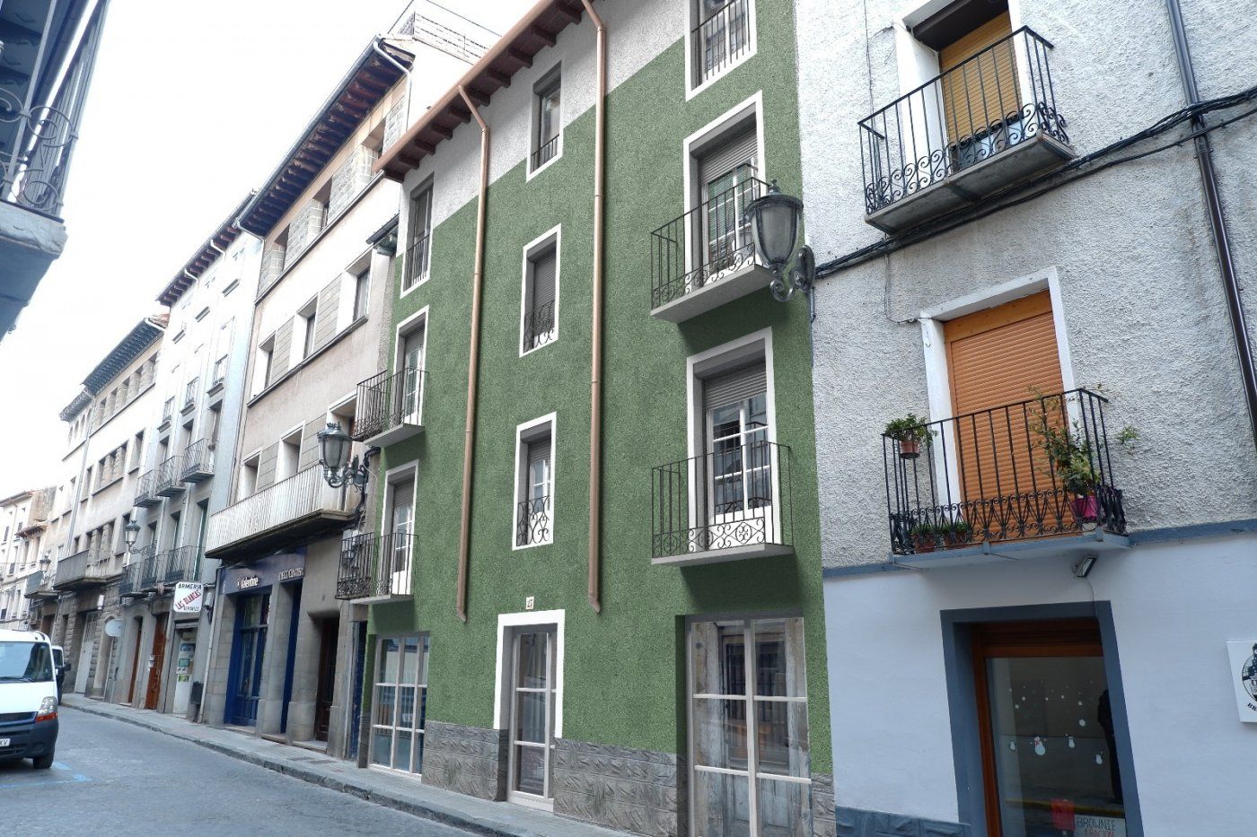Vista exterior de Planta baixa en venda en Jaca amb Calefacció, Terrassa i Traster