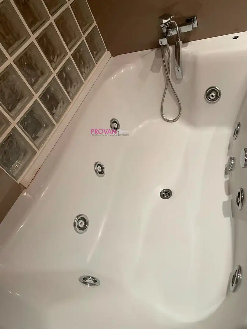 Badezimmer von Wohnung zur Miete in Torrejón de Ardoz mit Klimaanlage, Heizung und Whirlpool