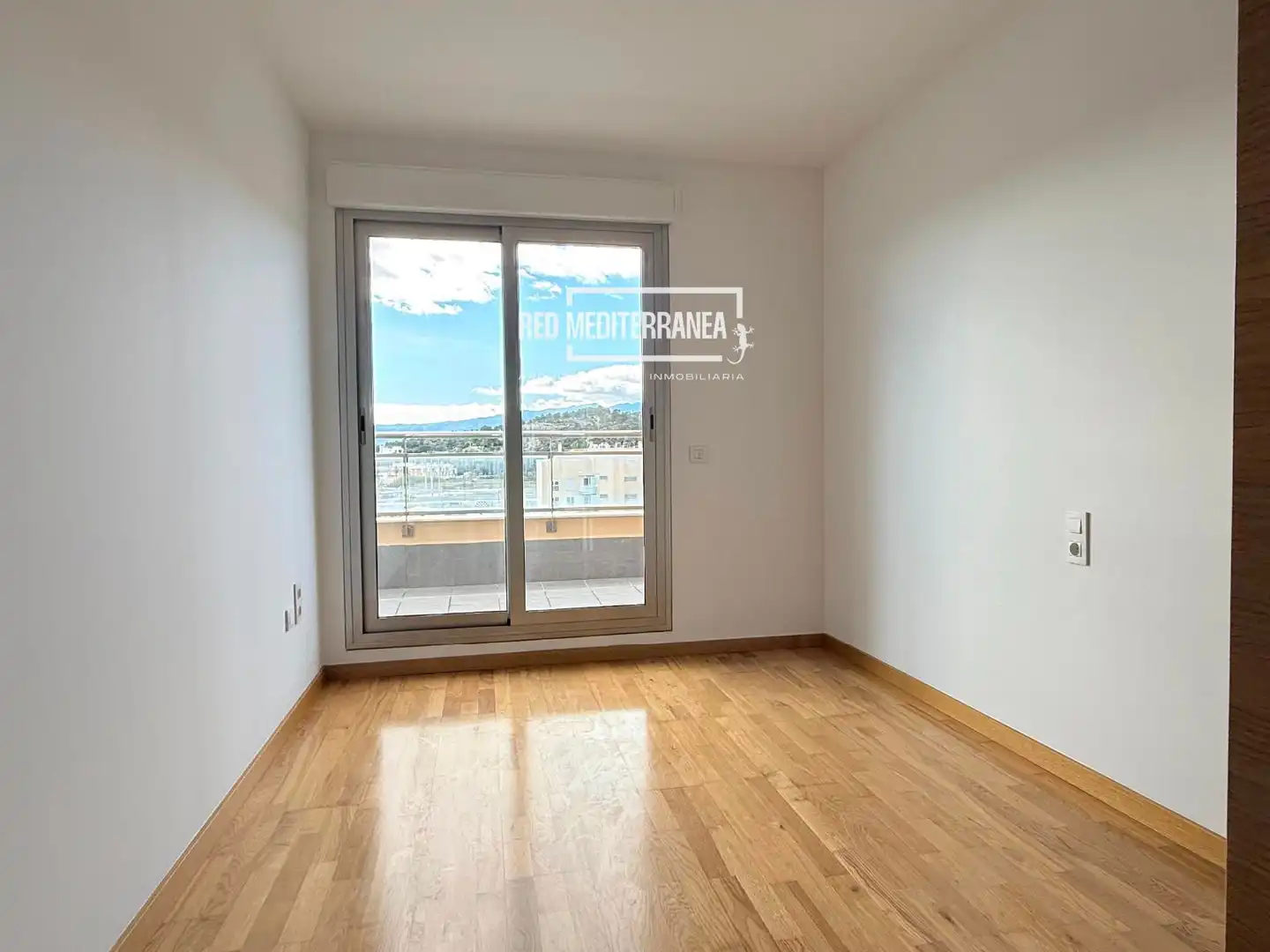 Schlafzimmer von Dachboden zum Verkauf in Gandia mit Klimaanlage, Terrasse und Schwimmbad