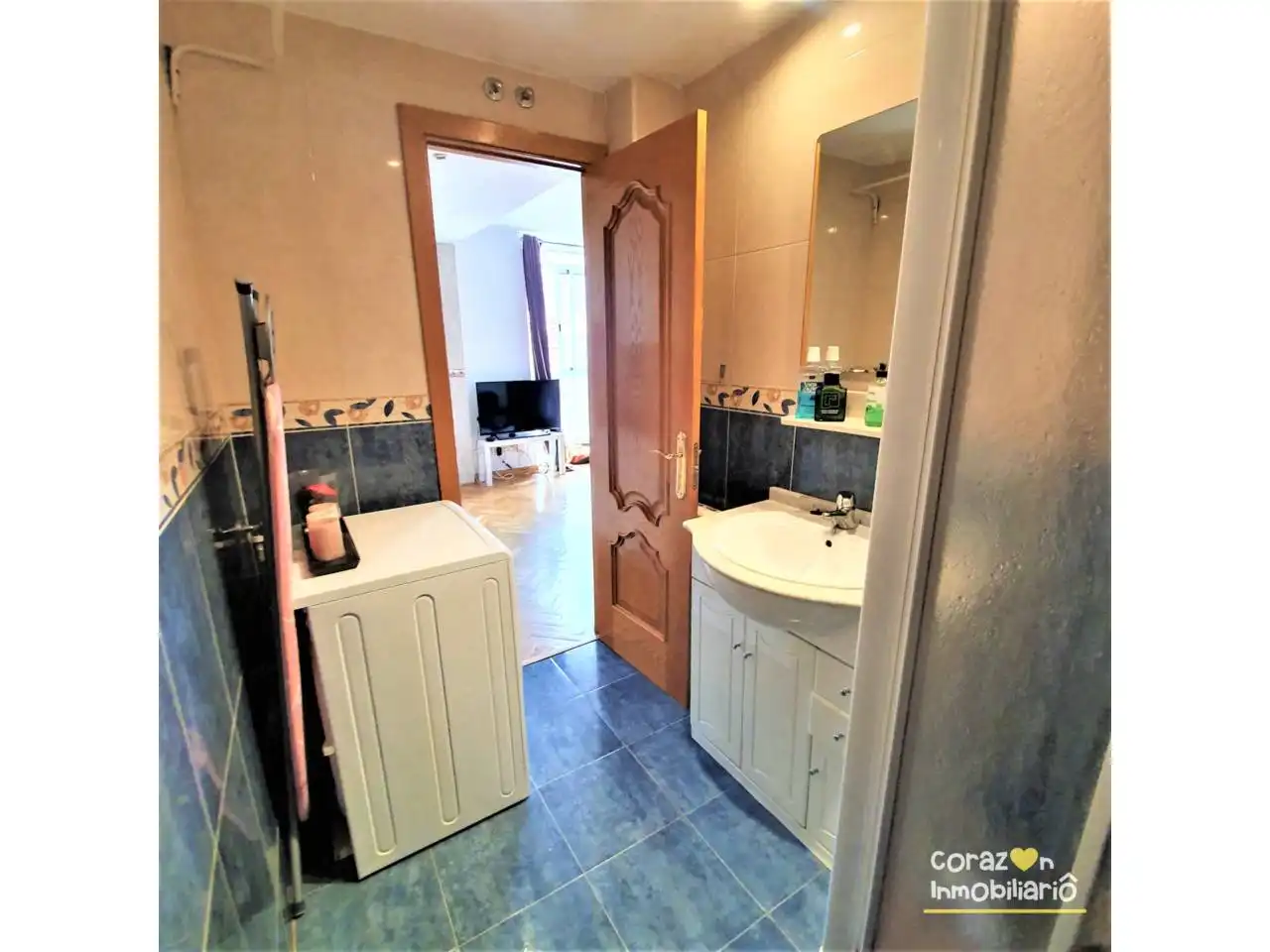 Bathroom of Study for rent in Madrid  with Air Conditioner, Parquet flooring and Storage room