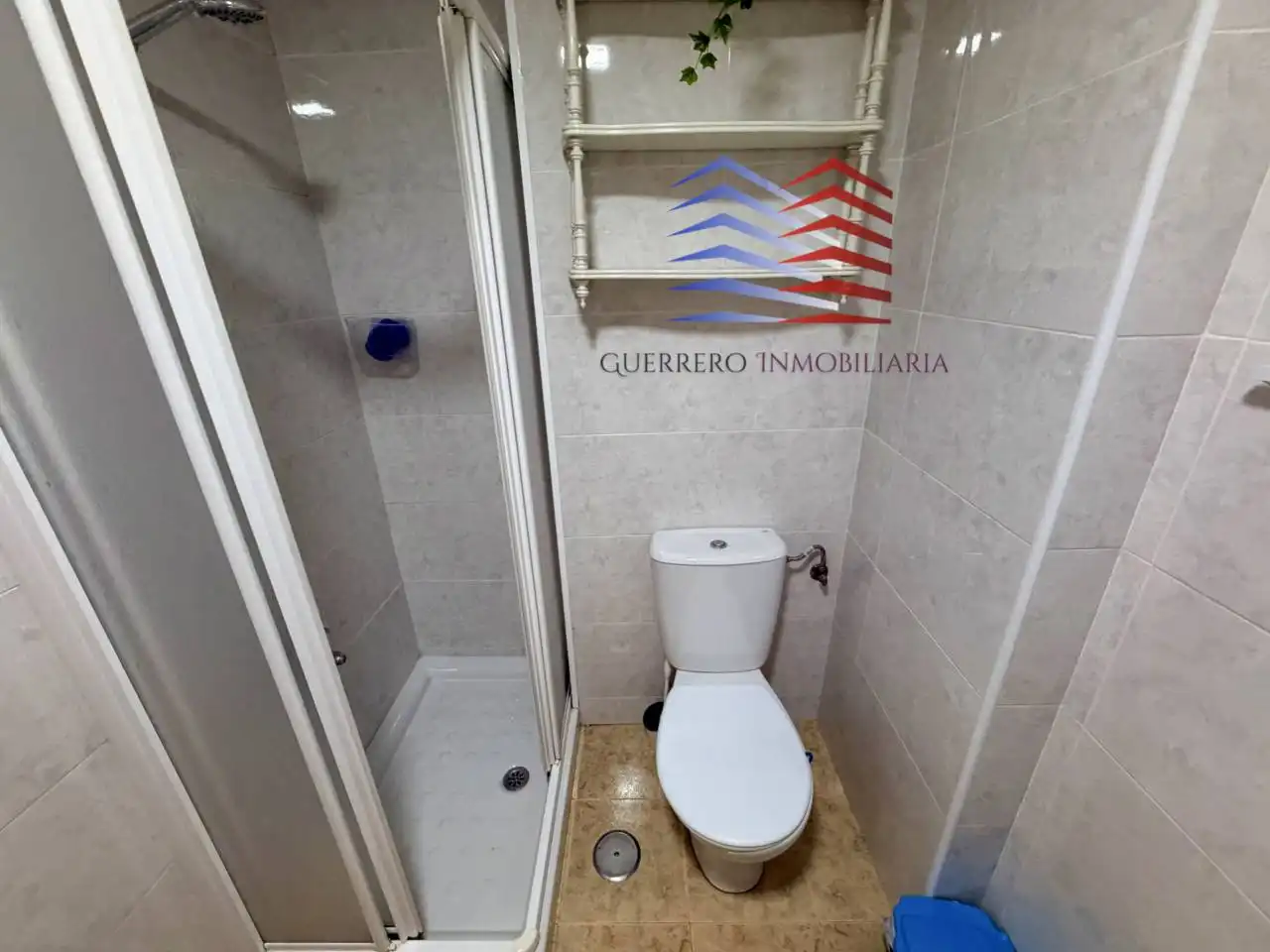 Badezimmer von Wohnungen zur Miete in Ourense Capital  mit Heizung, Parkett und Möbliert