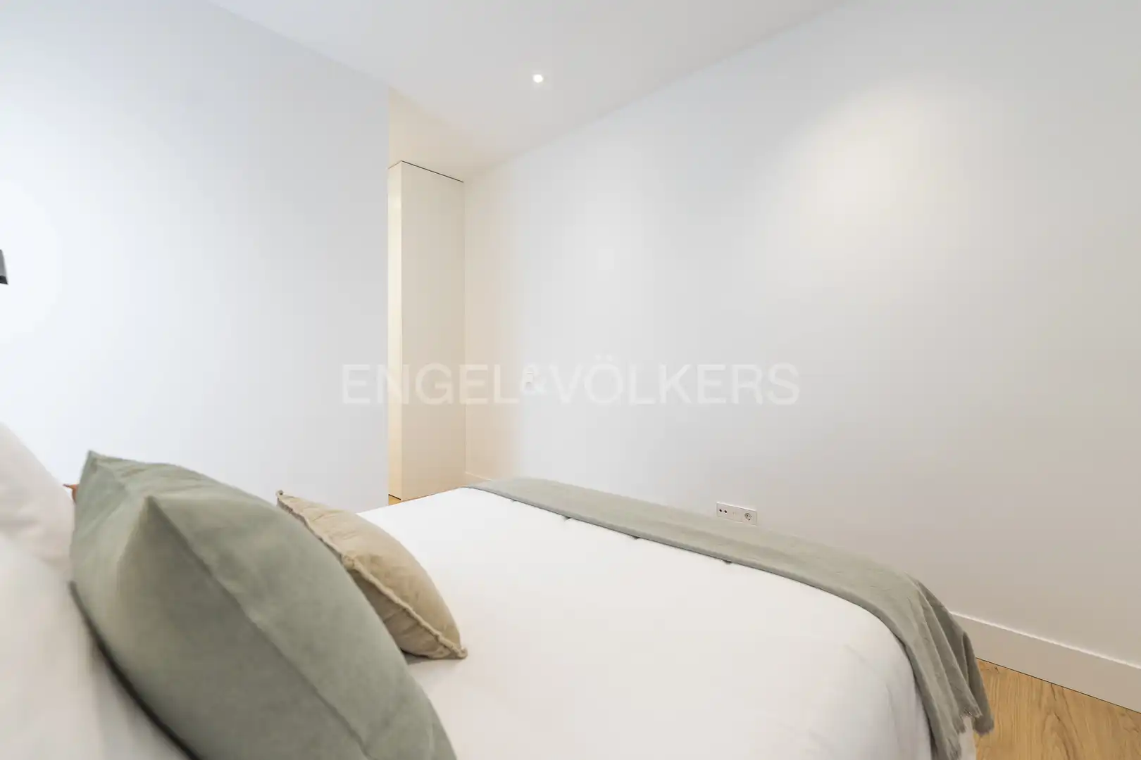 Schlafzimmer von Wohnung zur Miete in Madrid mit Klimaanlage, Heizung und Möbliert