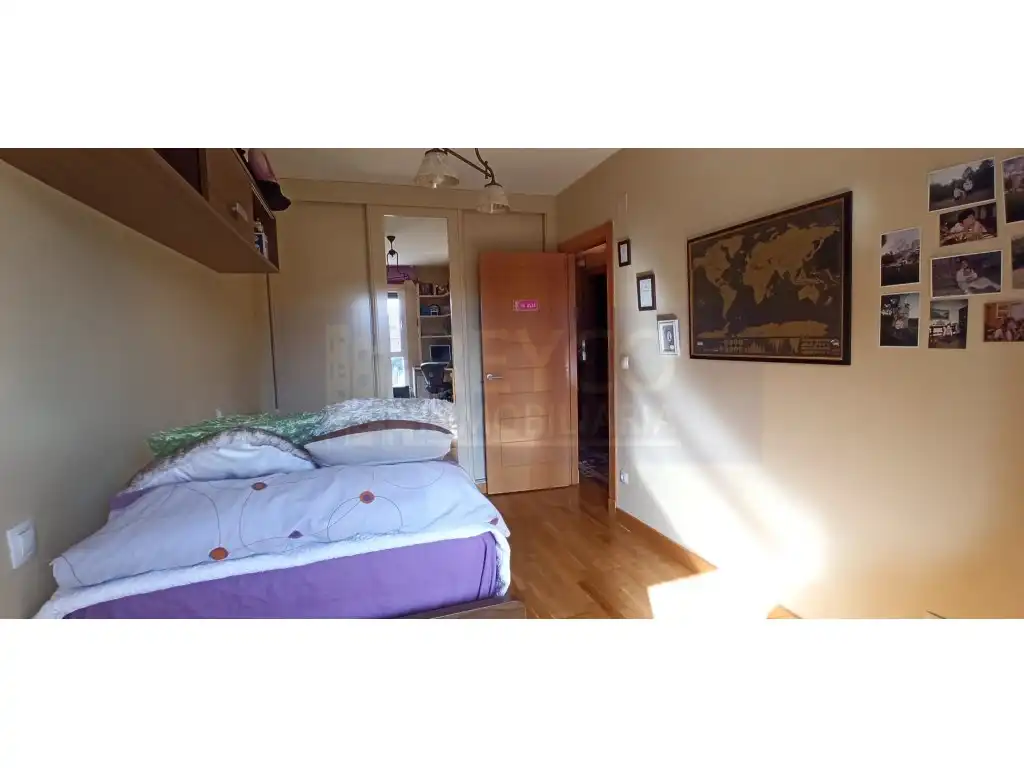 Habitación de Casa adosada en venta en Miranda de Ebro con Jardín privado y Piscina