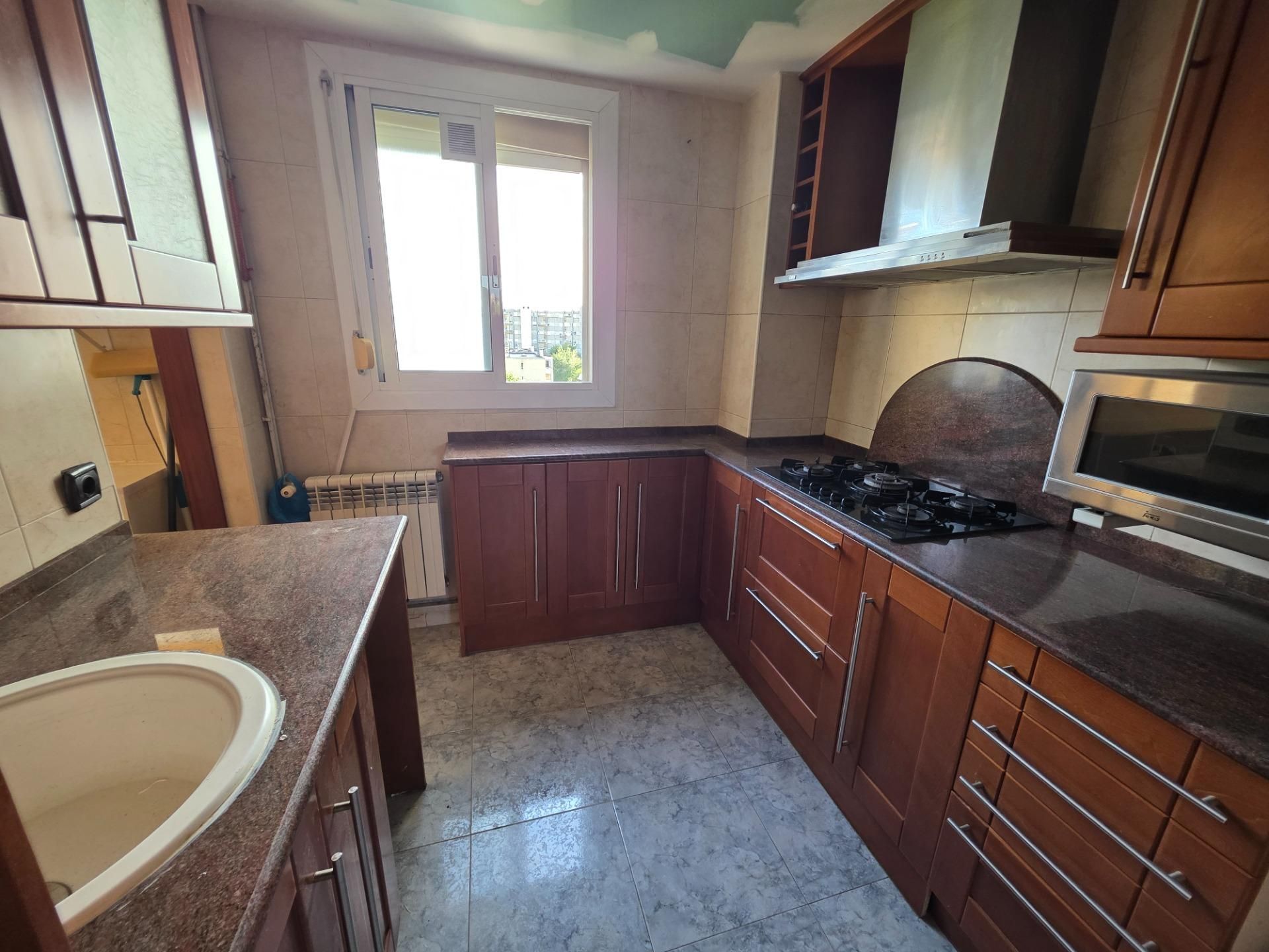 Kitchen of Flat for sale in Badia del Vallès