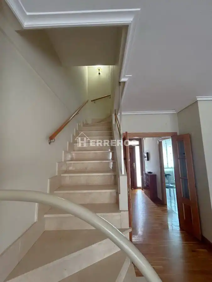 Casa adosada en venta en  Logroño con Aire acondicionado, Calefacción y Jardín privado