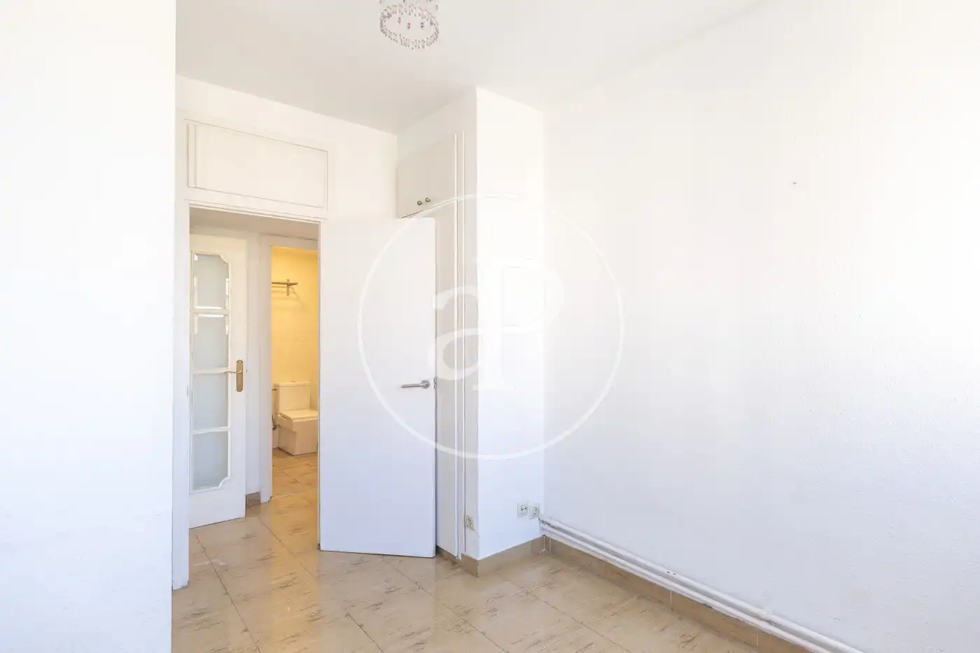 Schlafzimmer von Wohnung zum Verkauf in Barcelona mit Heizung und Privatgarten