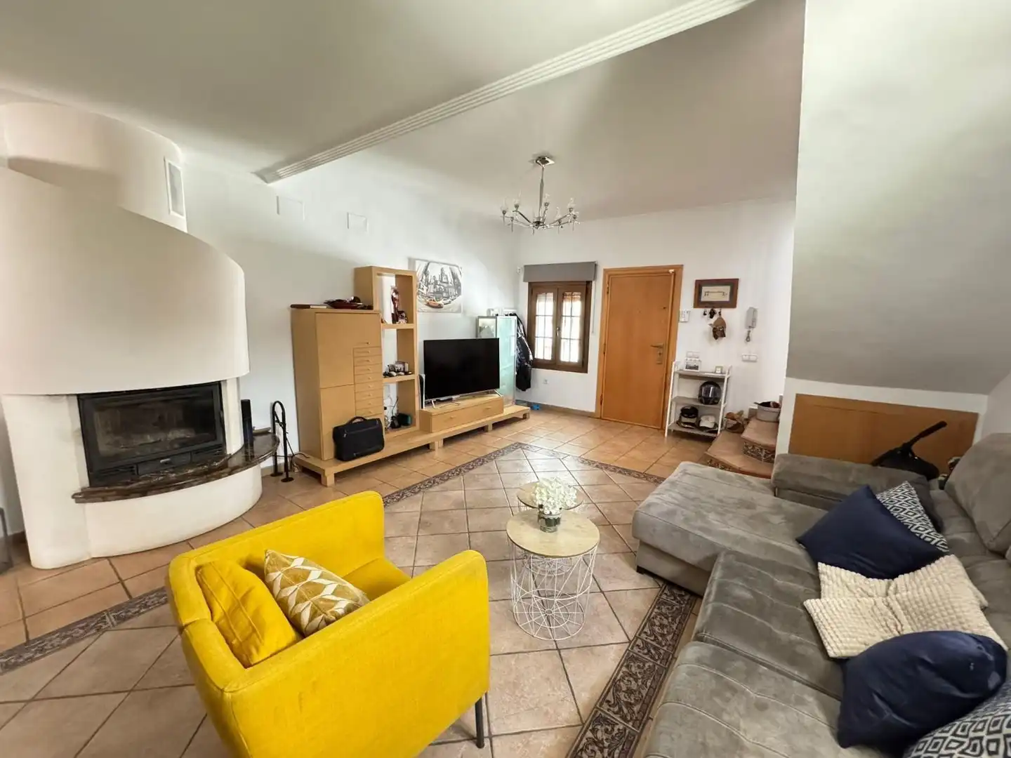 Wohnzimmer von Einfamilien-Reihenhaus zum Verkauf in Fuengirola mit Klimaanlage, Terrasse und Möbliert